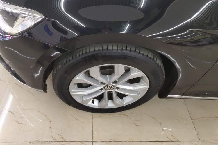 Used Volkswagen Magotan 2018 330TSI DSG Luxury Model Left Front Wheel Hub