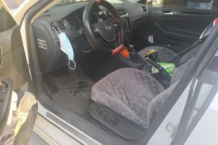 Used Volkswagen Sagitar 2015 230TSI Automatic Luxury Model Left Front Seat