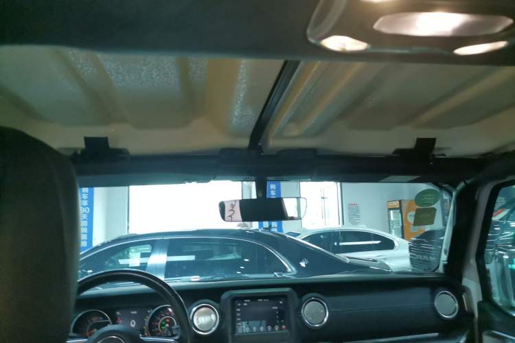 Used Jeep Wrangler 2019 2.0T Sahara Four-Door Version China VI Emission Standard Headliner