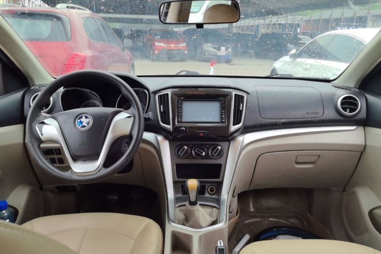 Used Venucia T70 2015 1.6L Manual Ruixing Edition Center Console