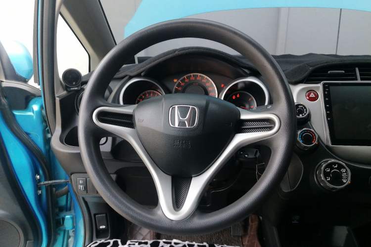 Used Honda Fit 2011 1.3L manual Comfort version
