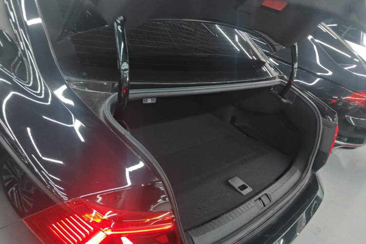 Used Volkswagen Magotan GTE Plug-in Hybrid 2022 GTE Luxury Model Trunk