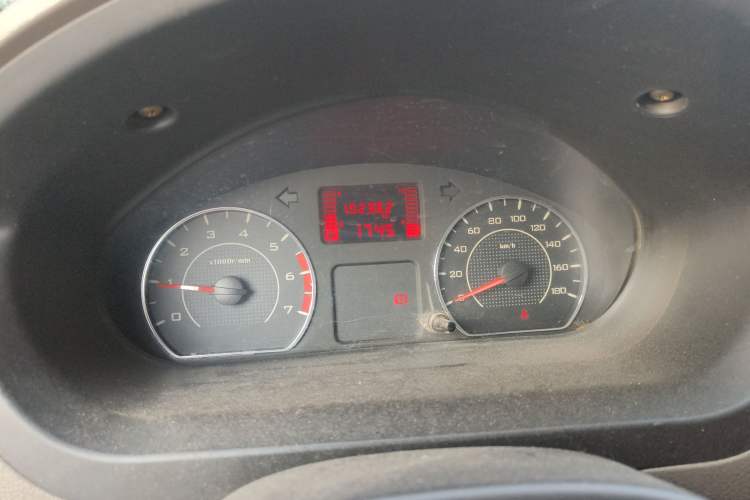 Used Wuling Rongguang V 2015 1.2L Practical Model
