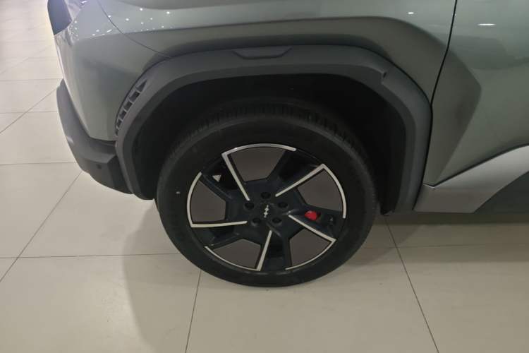 Used Formula Leopard Titanium 3 2025 501KM All-Wheel Drive Intelligent Driving Ultra Version
