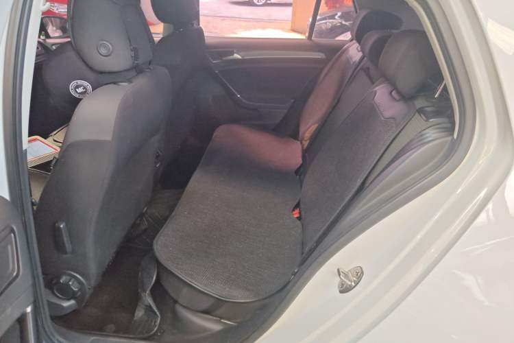 Used Volkswagen Golf 2017 1.6L Automatic Comfort Million-Vehicle Anniversary Edition
