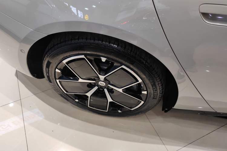 Used Xiaomi Auto SU7 2024 Rear-Drive Ultra-Long Range Advanced Pro-Level Intelligent Driving Version
