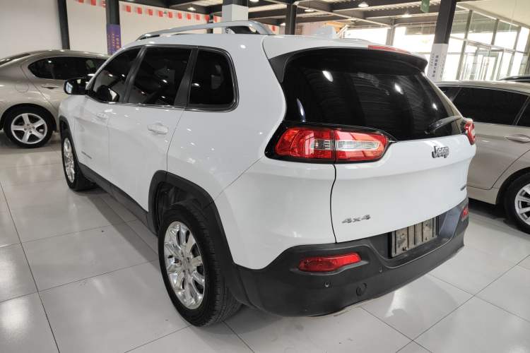Used Jeep Cherokee 2014 2.4L Luxury Edition
