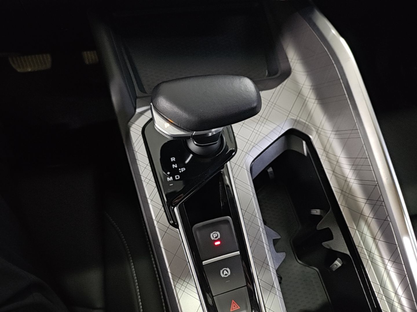 Geely Auto Preface 2021 2.0TD Luxury Version - Luxury — снимка 16