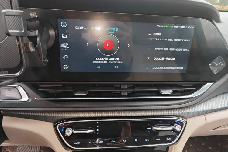 Used Baojun RS-7  Audio And AC Panel