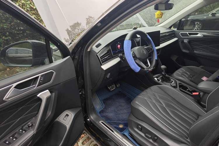 Used Volkswagen Tiguan L 2023 Facelifted 380TSI Automatic All-Wheel Drive R-Line Plus Version 7-Seater
