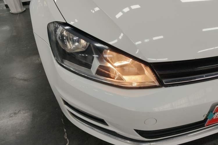 Used Volkswagen Golf 2014 1.6L Automatic Comfort Model Right Front Headlight