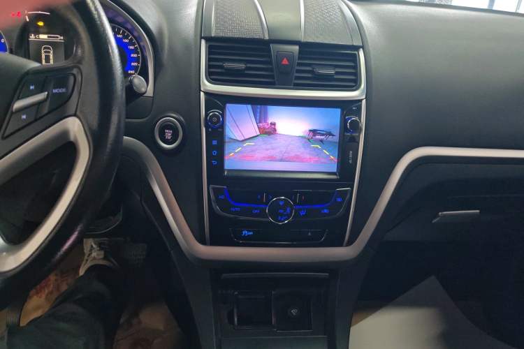 Used Geely Auto Emgrand 2015 Sedan 1.5L Manual - Top Trim Level Audio And AC Panel