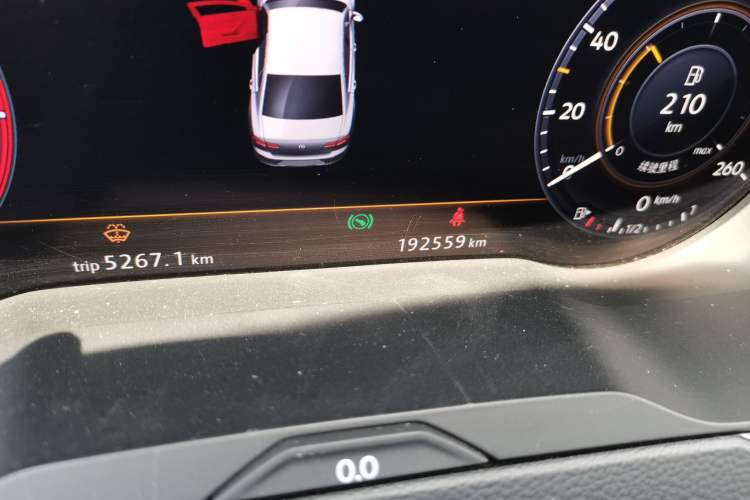 Used Volkswagen Magotan 2017 330TSI DSG Luxury Model Odometer Close Up