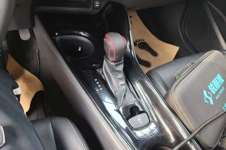 Used Toyota IZOA 2020 2.0L Yichi Version Gear Lever