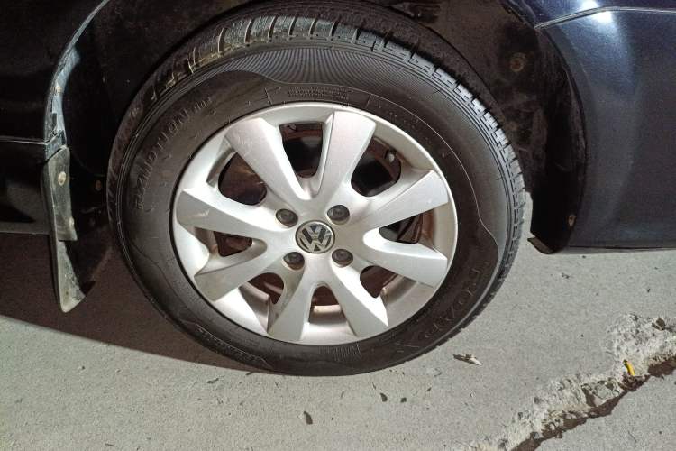 Used Volkswagen Santana Vista 2008 1.8L Manual Comfort Edition Right Front Wheel Hub