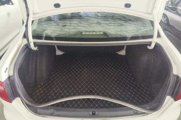 Used Volkswagen Lavida 2013 Revised Classic 1.6L Automatic Fashion Edition