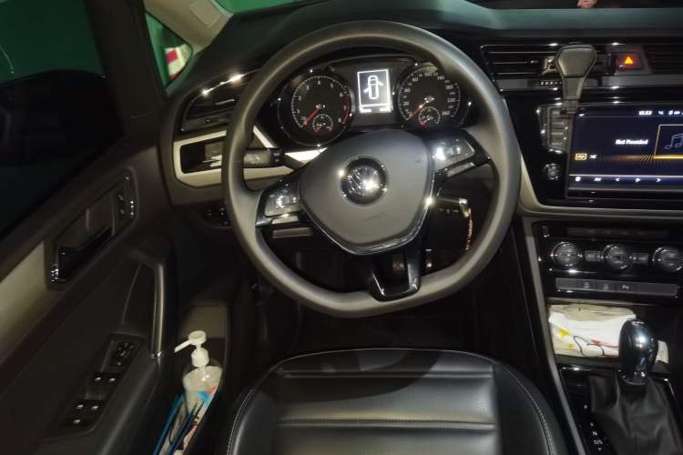 Used Volkswagen Touran 2018 Volkswagen Touran L 280TSI DSG Comfort Edition 7 Seats China VI Standard