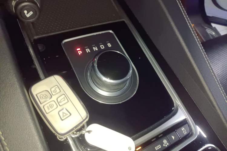 Used Jaguar F-PACE 2016 2.0T Two-Wheel-Drive R-Sport Sport Edition
