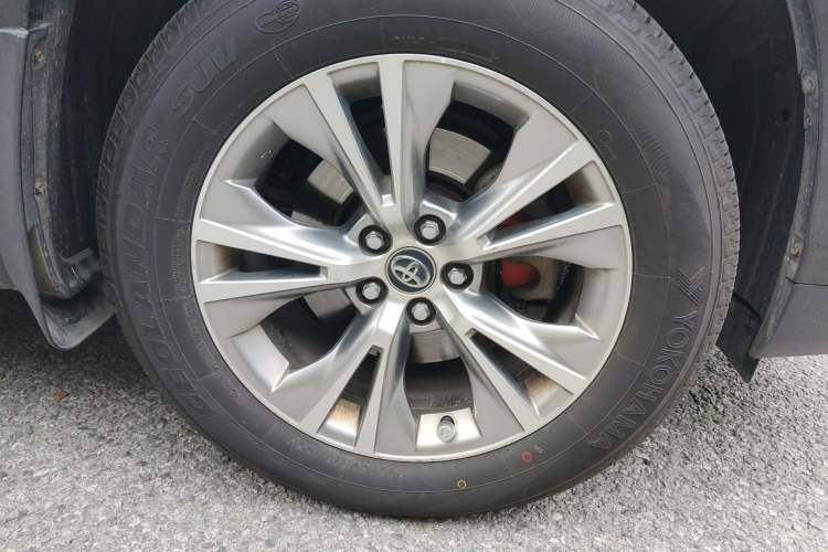 Used Toyota Highlander 2018 2.0T Four-Wheel Drive Elite Edition 7 Seats China VI Standard Right Front Wheel Hub