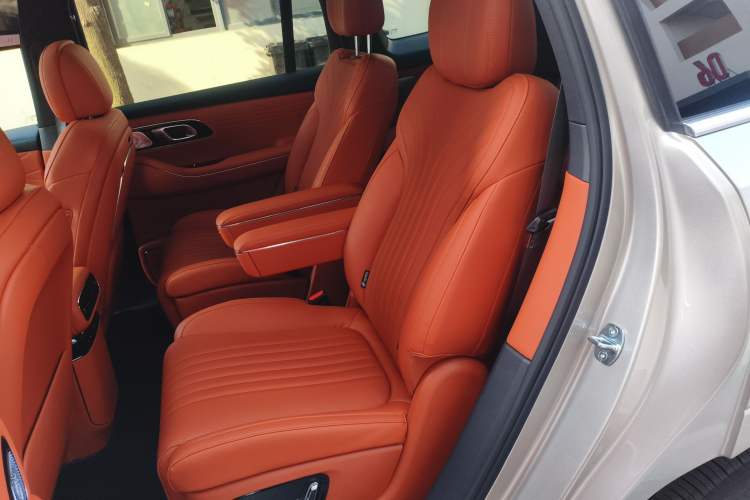 Used Geely Galaxy M9 2025 Model 230km Two-Wheel-Drive Exploration Edition Left Rear Seat