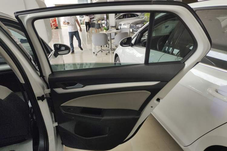 Used Volkswagen Golf 2024 280TSI DSG Pro 50th Anniversary Edition
