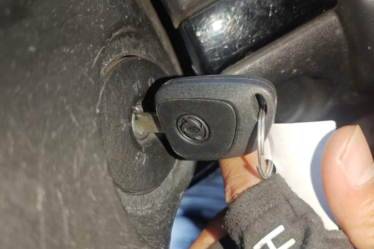 Used Dongfeng Aeolus AX4 2018 1.6L Manual Trendy Model with Sunroof Vehicle Key