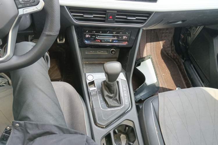 Used Volkswagen Tiguan L 2024 330TSI Automatic Two-Wheel Drive R-Line Enhanced Edition Gear Lever