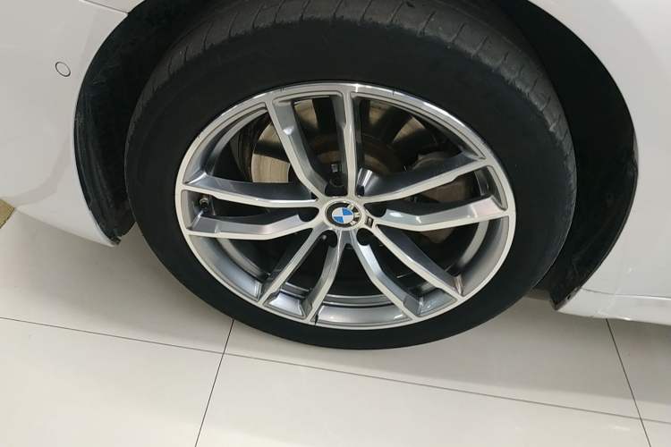 Used BMW 5 Series 2020 525Li M Sport Package Left Front Wheel Hub