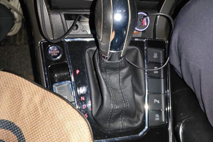 Used Volkswagen Passat 2017 330TSI DSG Luxury Edition Gear Lever