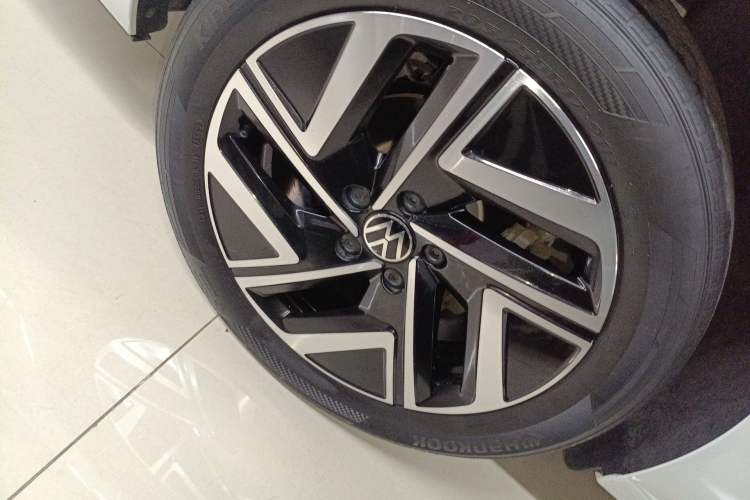 Used Volkswagen Sagitar 2023 280TSI DSG Beyond Lite Edition Right Rear Wheel Hub