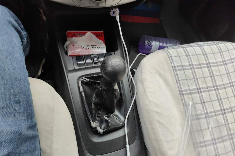 Used Chevrolet Sail 2013 Sedan 1.4L Manual - Youyi Happiness Edition Gear Lever