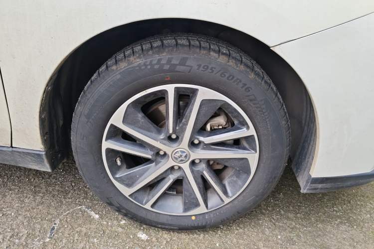 Used Venucia D60 2019 1.6L XL CVT Smart Connect Elite Edition
