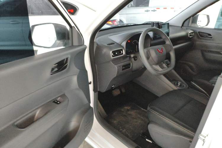 Used Wuling Hongguang New Energy 2024 All-Electric Model 300KM Standard Version
