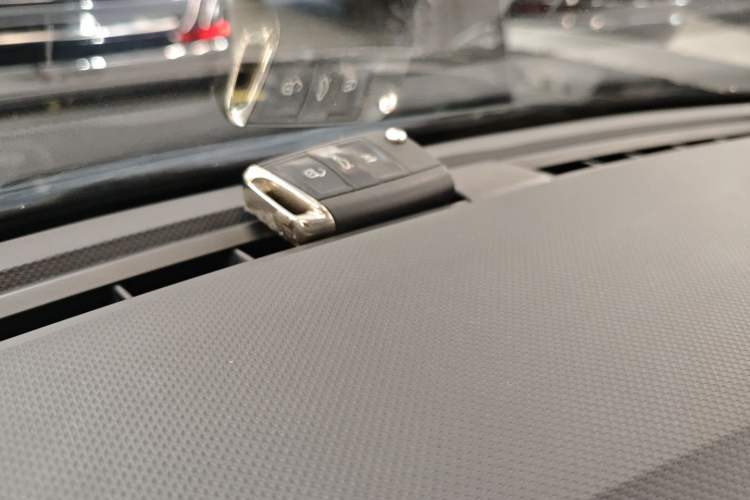 Used Volkswagen Tayron 2020 380TSI Four-Wheel Drive Luxury Connect Pro Edition Vehicle Key