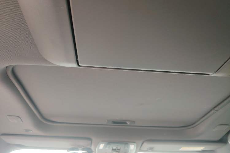 Used Toyota SIENNA 2021 2.5L Hybrid Platinum Edition Headliner