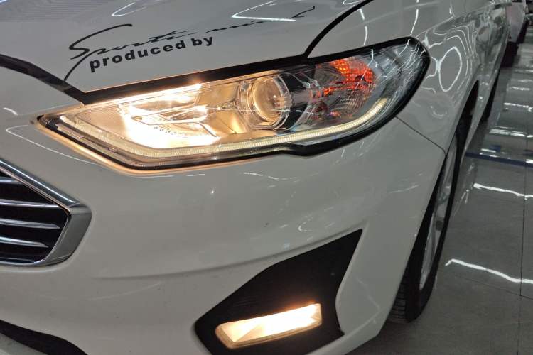 Used Ford Mondeo 2018 EcoBoost 180 Smart Control Fashion Model China VI Standard