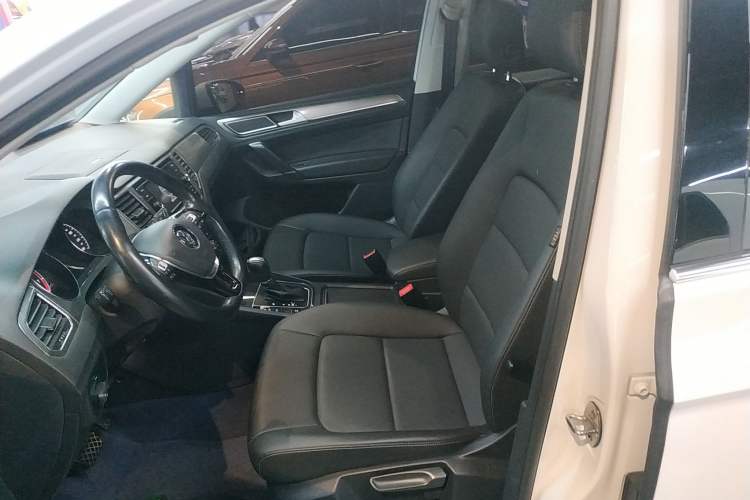 Used Volkswagen Golf Sportsvan 2019 280TSI Automatic Trendy Model China VI Standard