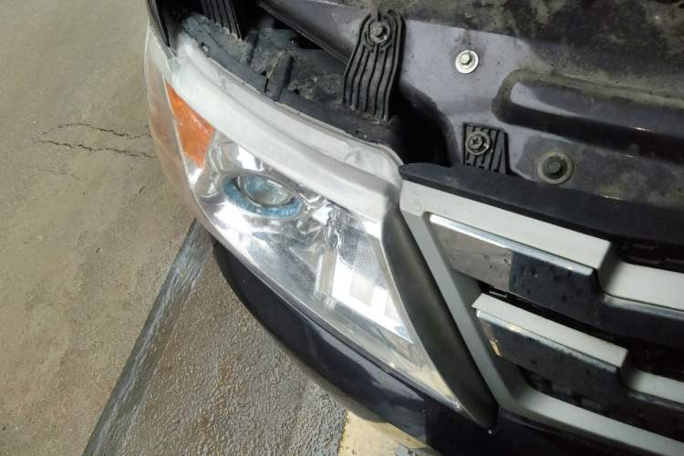 Used Dongfeng Yufeng Yufeng 2021 2.4T Rear-Drive Logistics Vehicle Long Wheelbase Mid-Roof 6-9 Seater China VI Emission Standard YCY24140-60
