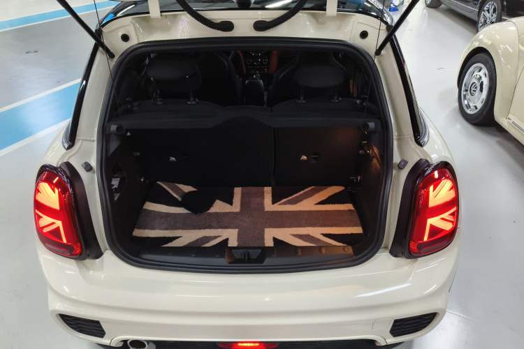 Used MINI MINI 2018 1.5T COOPER Racing Driver