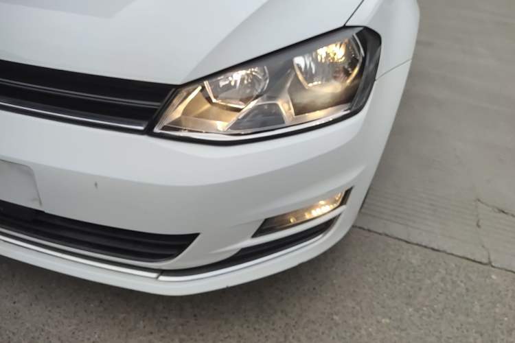 Used Volkswagen Golf 2015 1.4TSI Automatic Comfort Model Left Front Headlight