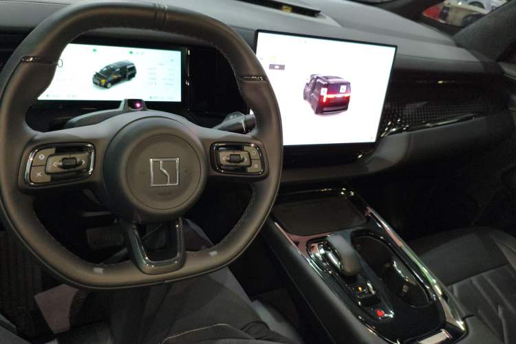 Used Zeekr 009 2024 7-Seater Walk-Through Version Four-Wheel Drive 108 kWh Center Console