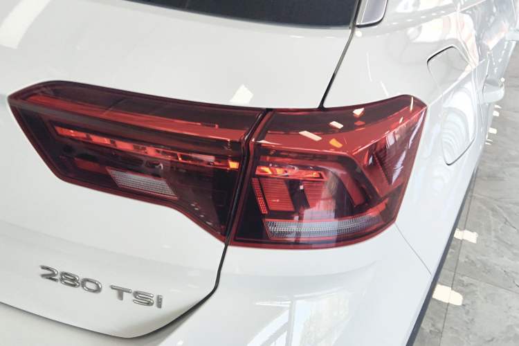 Used Volkswagen T-ROC 2022 280TSI DSG Two-Wheel Drive Comfort PLUS Right Rear Taillight