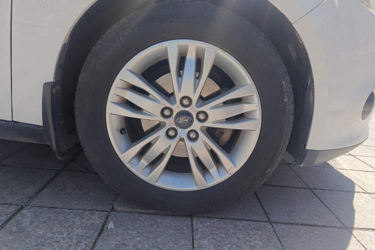 Used Ford Focus 2012 Hatchback 1.6L Automatic Comfort Model Right Front Wheel Hub