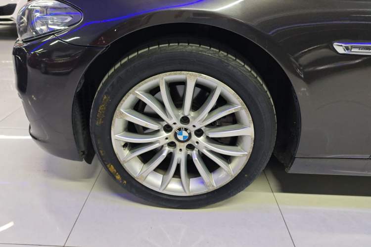 Used BMW 5 Series 2017 525Li Luxury Design Package Exterior 4