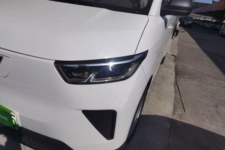 Used Wuling Yangguang 2024 300KM Comfort Version Passenger Van 75kW