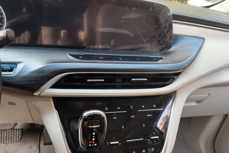 Used Buick GL8 2022 ES Landtrek 653T Luxury Edition Audio And AC Panel