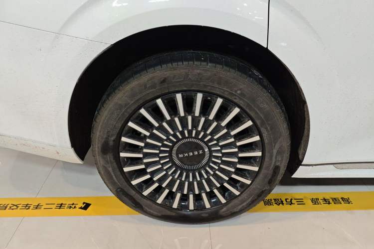 Used Zeekr 009 2024 Six-Seat Executive Version 4WD 108 kWh
