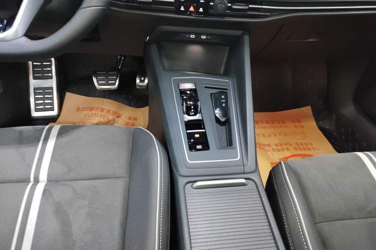 Used Volkswagen Golf 2024 280TSI DSG R-Line 50th Anniversary Edition