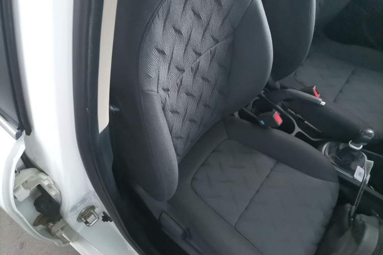 Used Kia K2 2015 Sedan 1.4L MT GLS
