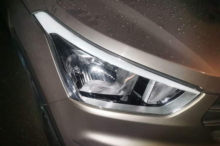 Used Hyundai ix25 2015 1.6L Automatic Two-Wheel Drive Smart GLS Trim Right Front Headlight